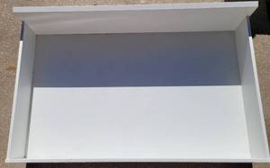 lot 963 image: WHITE UNDERBED STORAGE DRAWER ON WHEELS AS SHOWN.