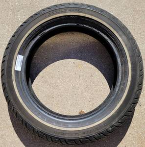 lot 964 image: DUNLOP D402F MT90R16 MOTORCYCLE TIRE AS SHOWN.