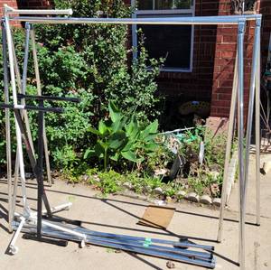 lot 980 image: LOT OF CLOTHES RACKS AND KEYBOARD STAND AS SHOWN.