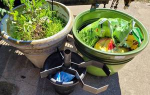 lot 994 image: LOT OF 2 LARGE SIZE PLANTERS AS SHOWN. (YOUR BID X 2)