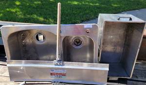 lot 1000 image: STAINLESS STEEL SINK, PAINT SPRAY SHIELD, AND MORE AS SHOWN.