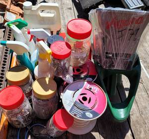 lot 1010 image: 2 HAND HELD SPREADERS, CABLES, HARDWARE AND MORE AS SHOWN.