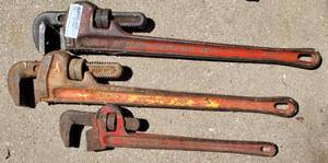 lot 1018 image: LOT OF 3 PIPE WRENCHES IN VARIOUS BRANDSSIZES AS SHOWN. (YOUR BID X 3)