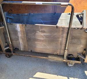 lot 1071 image: METAL UTILITY CART WITH CASTERS AS SHOWN. CONTENTS NOT INCLUDED DELAYED PICK UP -- SATURDAY AFTER 400 PM OR SUNDAY
