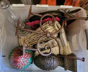lot 1092 image: MIXED LOT OF HOME DECOR AS SHOWN. NICE MIXED LOT