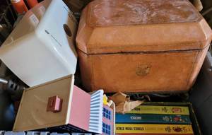 lot 1099 image: MIXED LOT OF MISCELLANEOUS ITEMS AS SHOWN.