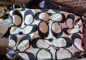 lot 1115 image: COACH PURSE IN STYLE, COLOR, AND CONDITION SHOWN. AUTHENTICITY UNKNOWN.