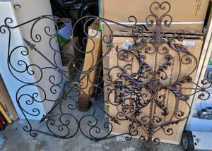 lot 1117 image: LOT OF 2 LARGE SIZE METAL WALL DECORHANGINGS AS SHOWN. (YOUR BID X 2)