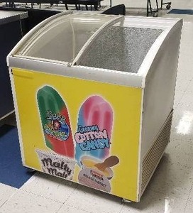 lot 7 image: Ice Cream Cabinet, Model EK27-C DERBY