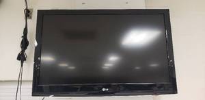 lot 11 image: LG 42 Television, Model 42LH300C