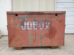 lot 32 image: Crescent Industries Jobox Steel Tool Chest - Model 656991 - 48L x 34H x 30W