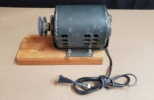 lot 24 image: GE 13 HP AC Motor - Model 5KH35KG248