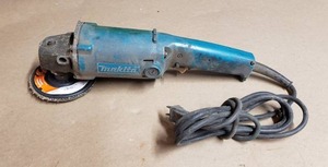 lot 45 image: Makita 9005B 5 Angle Grinder