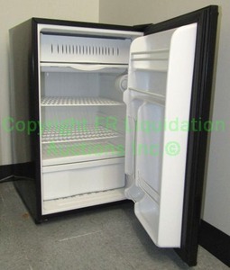 lot 9 image: General electric 4.3 cu. ft. compact refrigerator Model WMR04BAPBB, 32 34 H x 20 12 W x 21 D