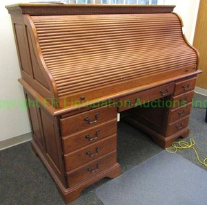 lot 78 image: Oak roll top desk with accordion top, internal cubbies and key, hinged side access storage panel, 48x24x48 in