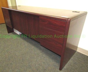 lot 84 image: Hon laminate mahogany pattern door drawer credenza, 24x72x24 in