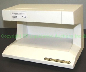 lot 119 image: Gem Instruments Model 180 diamond Light box Gemology Diamond Grading Tool