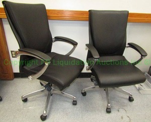 lot 136 image: Valo Office Furniture Model LX4700 desk chairs (Bid is times the quantity)