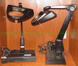 lot 145 image: Robertson magnifier lamps, Model CFT13 CFQ13WGX23