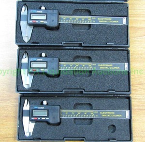 lot 152 image: Electronic digital portable calipers in cases
