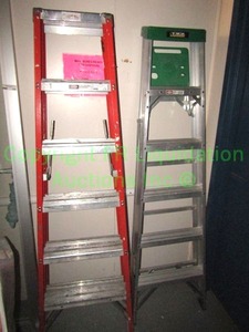 lot 178 image: Gorilla and Louisville (FM 1006) aluminum ladders, 6ft