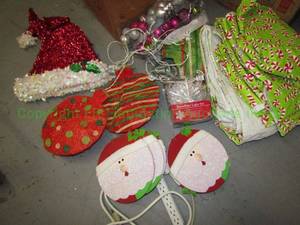 lot 189 image: Christmas lights and decorations