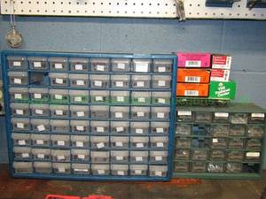 lot 233 image: Storage drawer bins and contents
