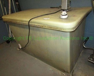 lot 466 image: Waste tank with filtration system, 2x4x2 ft
