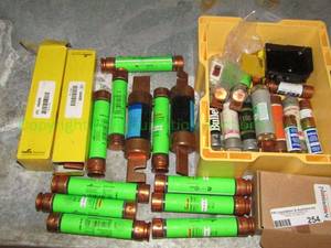 lot 254 image: Assorted Industrial fuses
