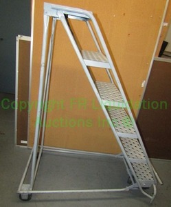 lot 390 image: Industrial portable safety stairs, 4.5ft tall to top stair