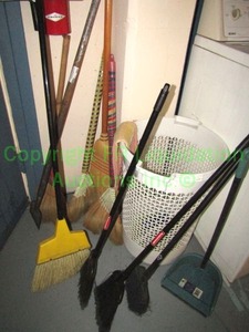 lot 303 image: Assorted brooms, dust pans plus
