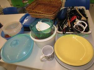 lot 726 image: Assorted dishware as shown