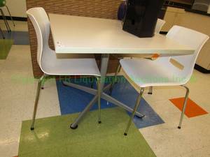 lot 723 image: Laminate top table and 3 chair set, 24x36x36 in