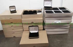 lot 258 image: Retail jewelry presentation  gift boxes