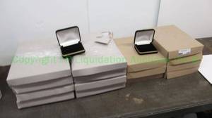 lot 259 image: Retail jewelry presentation  gift boxes