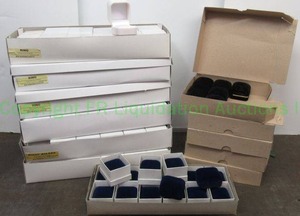 lot 260 image: Retail jewelry presentation  gift boxes