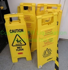 lot 463 image: Janitorial and maintenance CAUTION WET FLOOR tent safety double sided floor signs