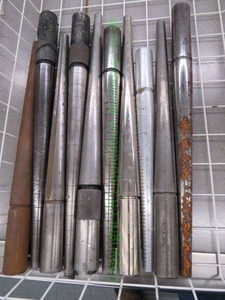 lot 507 image: 10 metal ring sizer mandrels in metal basket