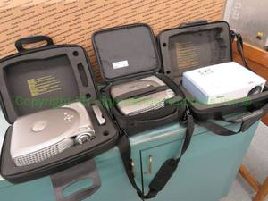 lot 573 image: Dell and Benq projectors with cases and accessories, 3 total