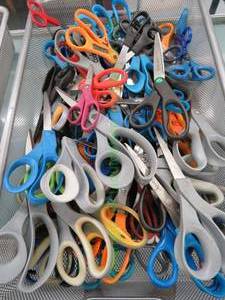 lot 597 image: Assorted scissors, generous quantity