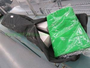 lot 602 image: Studio systems W803 green screen photographer kit