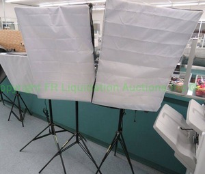 lot 608 image: Kuhl Lite photography light diffuser stands, 3 total