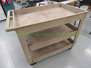 lot 611 image: Rubbermaid utility cart, 24x48x24 in