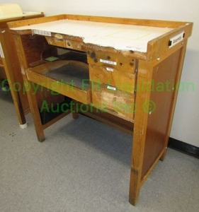 lot 664 image: Custom built jewelers work station
