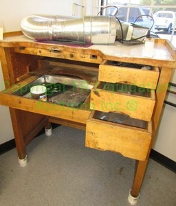 lot 668 image: Custom built jewelers work station plus contents