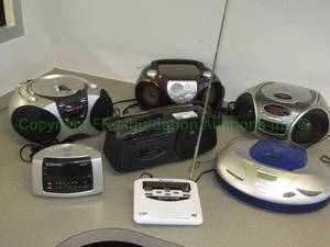 lot 670 image: Assorted radiosCD players as shown