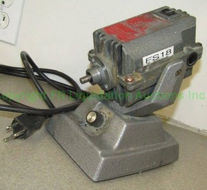 lot 675 image: Foredom SR bench mount motor with variable speed control
