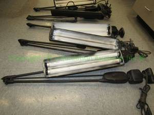 lot 677 image: Heavy duty Bench mount articulating utility lamps