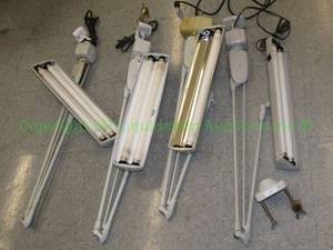 lot 685 image: Heavy duty Bench mount articulating utility lamps