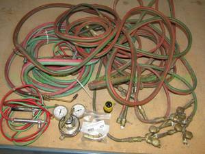 lot 421 image: Assorted welding equipment Acetylene torches, hoses and pressure gauges